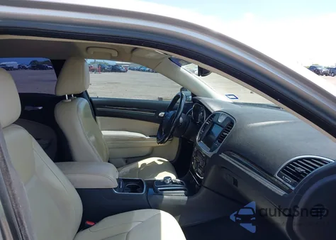 2015 Chrysler 300 Limited z USA, uszkodzony, nr VIN 2C3CCAAG2FH766200